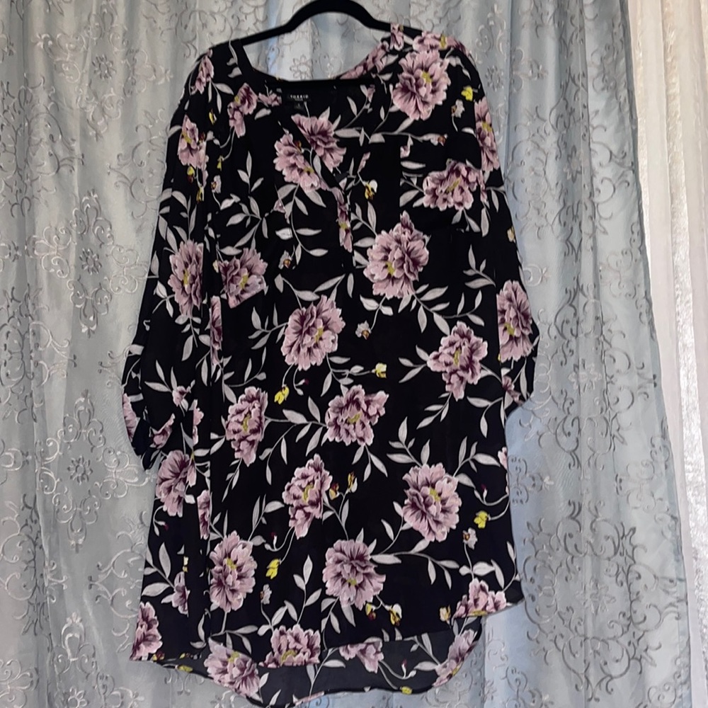 Torrid floral 1/2 sleeve blouse